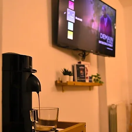 Hotel 88 - Your Haven Close To La Defense & Paris Courbevoie